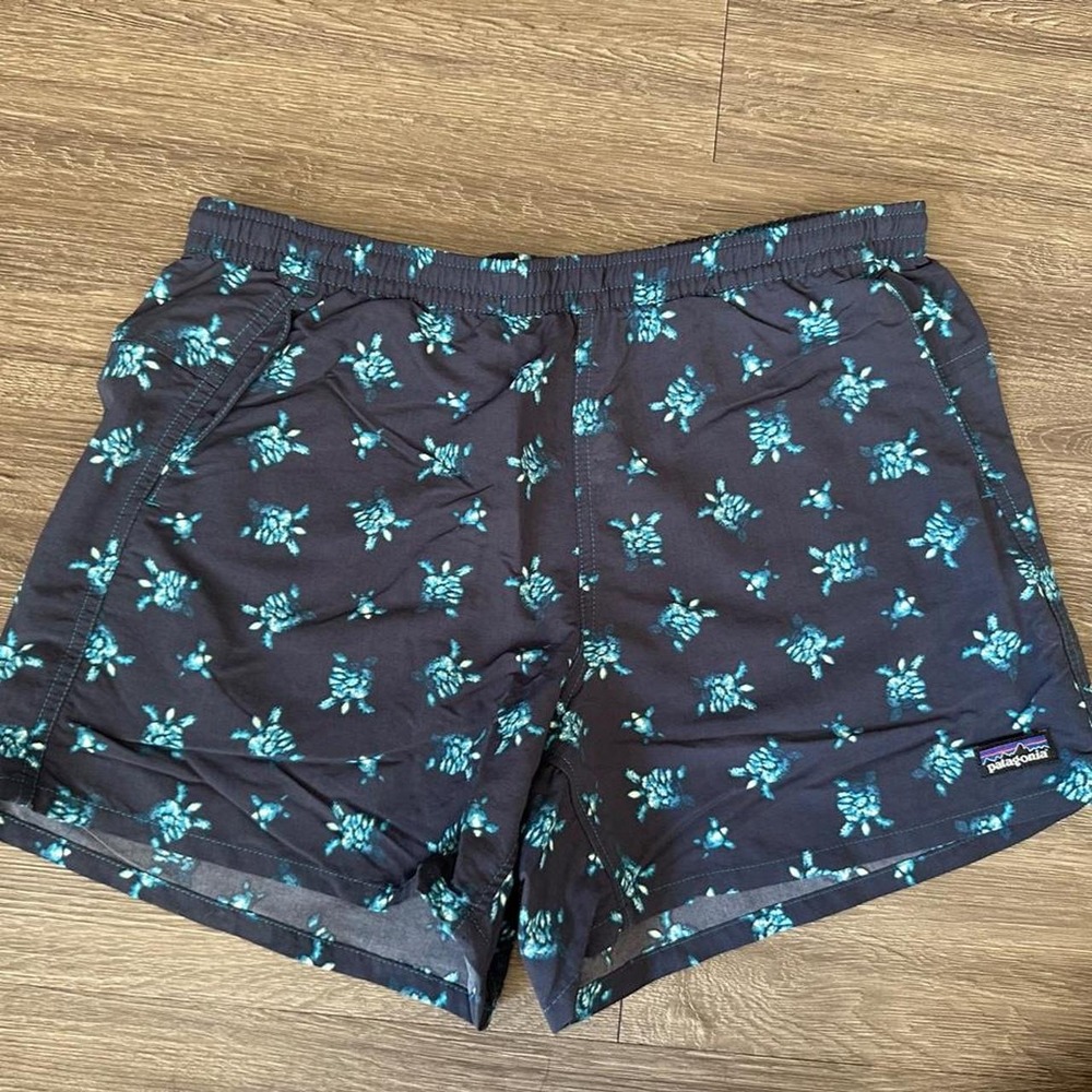 Patagonia Men's Baggies 5" Shorts Sea Turtles Light Blue Navy Medium